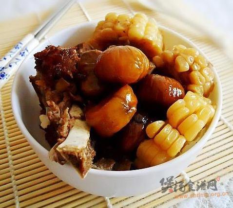玉米板栗炖大骨的做法