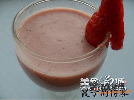 草莓奶昔的做法