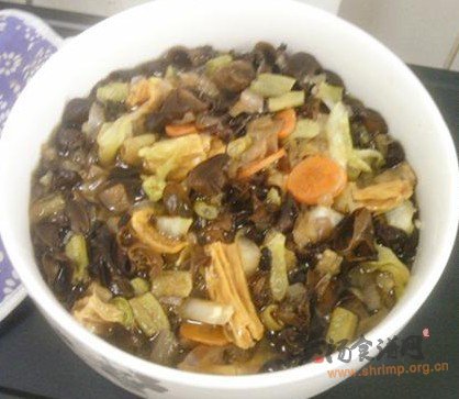 茄子包菜木耳汤的做法