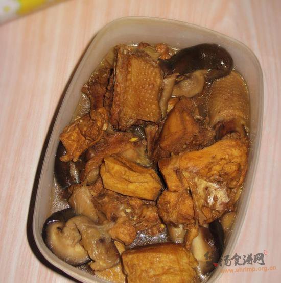 香菇豆泡炖鸡块的做法