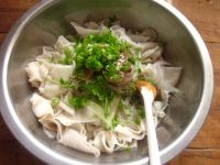 麻酱辣子油拌凉面的做法