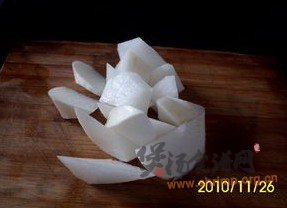 红菇羊肉汤的做法