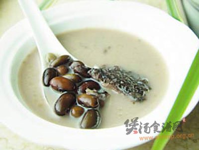 黑豆鲫鱼汤的做法