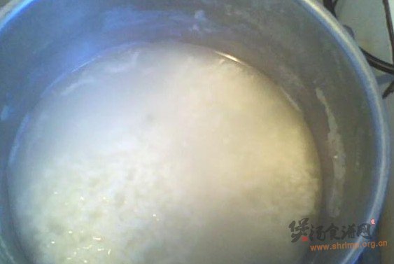 冬寒菜肉末杏仁粥的做法