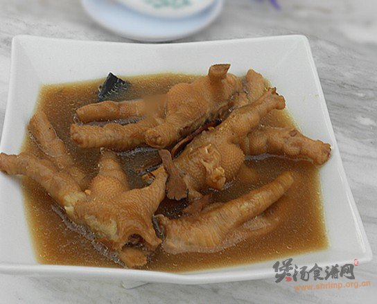药膳鸡爪黄豆汤的做法