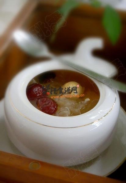 (2)冰糖银耳莲子羹的做法