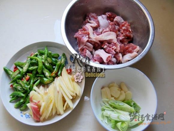 子姜焖鸭煲的做法