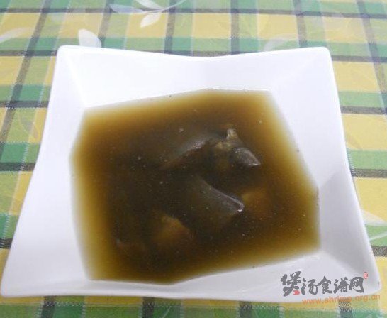 鸡骨草煲猪横俐的做法