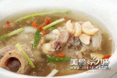 腿骨莲子汤的做法