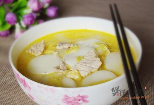 大白菜肉片年糕汤的做法