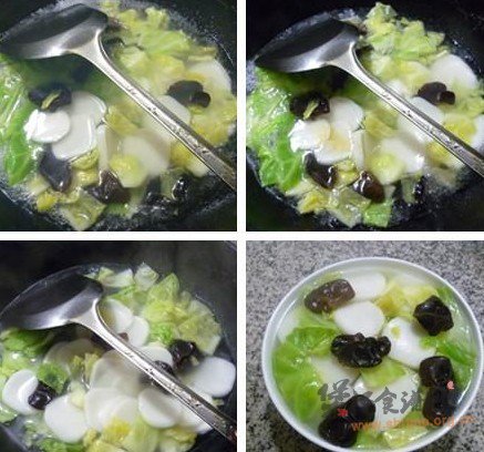黑木耳圆白菜年糕汤的做法