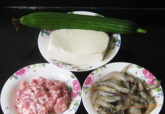肉丸鲜虾炖豆腐的做法