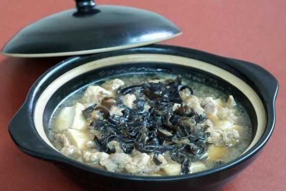 木耳豆腐煲的做法