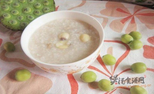 鲜莲子肉片粥的做法