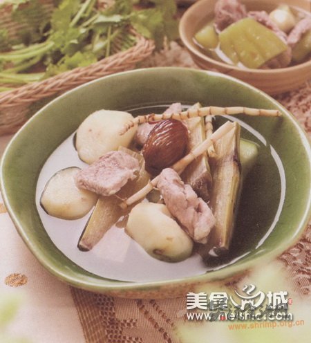 竹蔗茅根瘦肉汤的做法