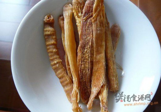 沙虫百合排骨汤的做法