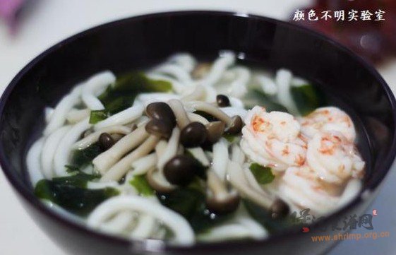 海木耳虾仁乌冬面的做法
