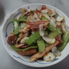 荷兰豆百合炒鱿鱼的做法 荷兰豆百合炒鱿鱼的做法