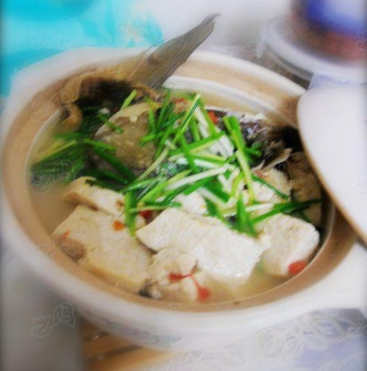 咸鱼头冻豆腐煲的做法