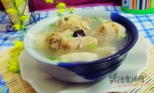 莲藕月牙骨头汤的做法