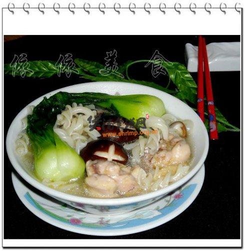香菇鸡腿汤粉的做法