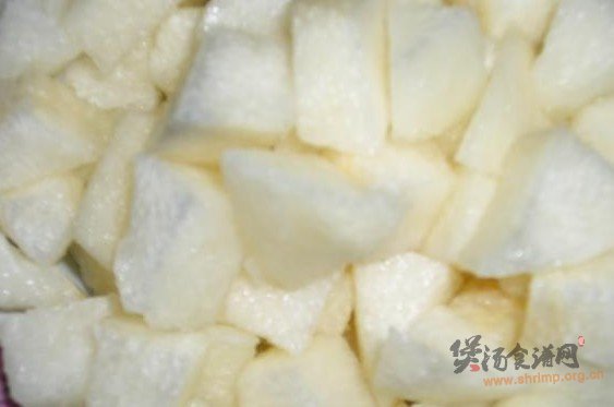 雪梨银耳百合汤的做法