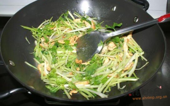 鸡柳香芹汤河粉的做法