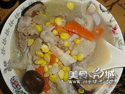 甜玉米猪骨汤的做法