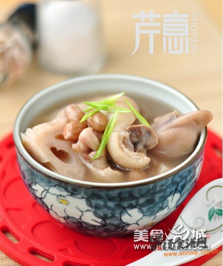 莲藕蹄花汤的做法