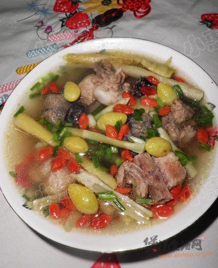 乌骨鸡银杏排骨汤的做法