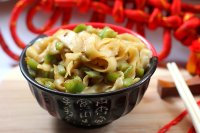 酱香丝瓜炒刀削面的做法