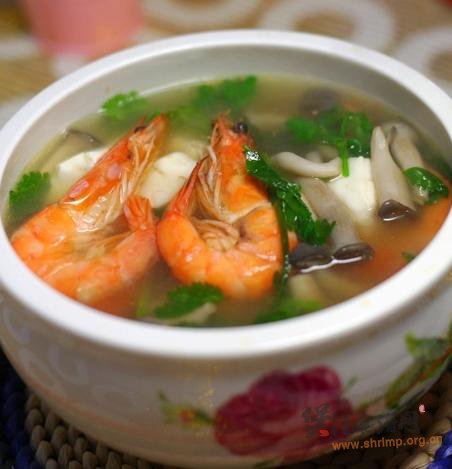 鲜虾豆腐菌菇煲的做法