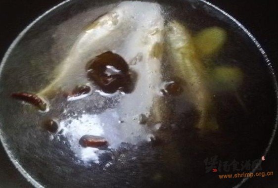 木耳小黄鱼汤的做法