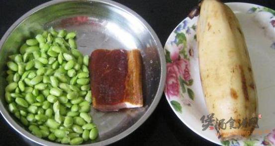 腊肉毛豆炖莲藕的做法