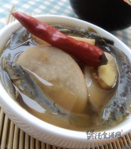 泥鳅芋子煲的做法