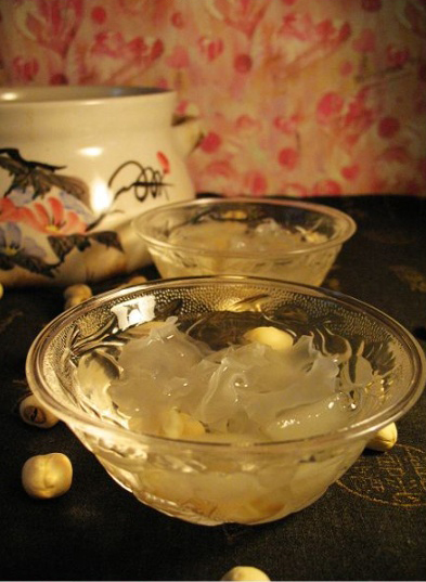 银耳莲子秋梨羹的做法