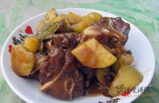 脊骨炖土豆的做法