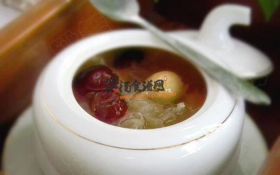 (2)冰糖银耳莲子羹的做法