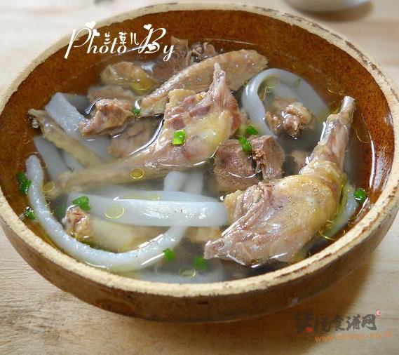 花生汤粉炖乳鸽的做法