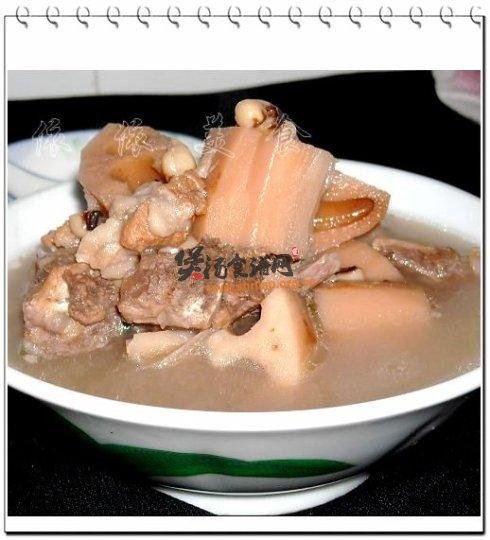 莲藕眉豆骨头汤的做法