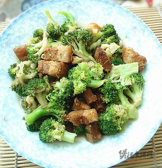 红烧肉炖西兰花的做法