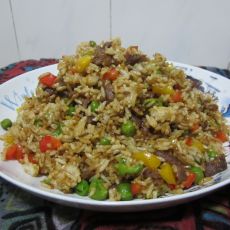 豌豆肉粒彩椒炒饭的做法 豌豆肉粒彩椒炒饭的做法