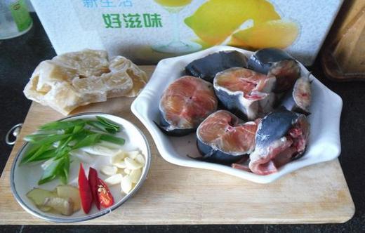 鲶鱼炖冻豆腐的做法