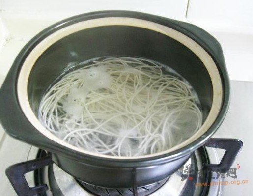 面筋沙锅汤的做法