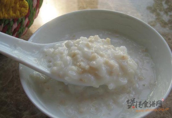 牛奶麦片粥的做法