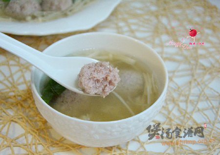 猪肉莲藕丸子金针汤的做法