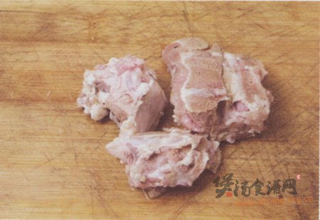 冬瓜苦瓜脊骨汤的做法
