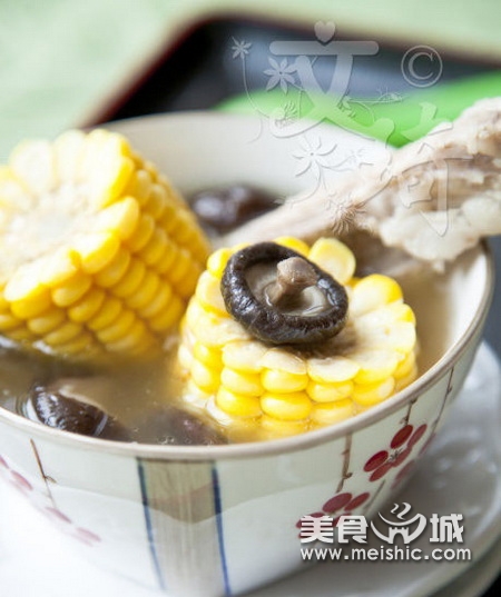 香菇玉米肋排汤的做法