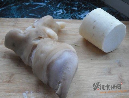 牛蹄萝卜煲的做法