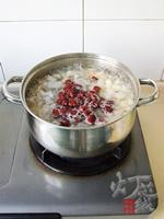 雪梨银耳红枣汤的做法